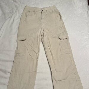 Hollister Ultra High-Rise Baggy Jeans 
color: creme, corduroy like material